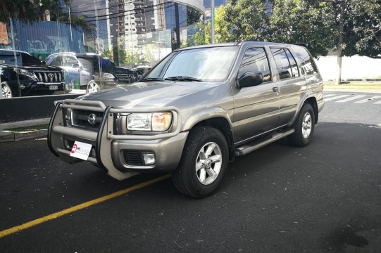 Nissan Pathfinder SE 2004