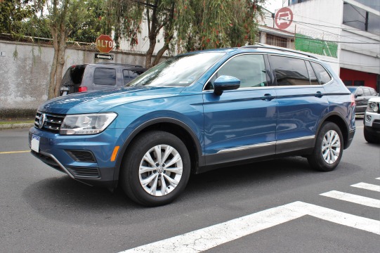 Volkswagen Tiguan SE  AWD 2018